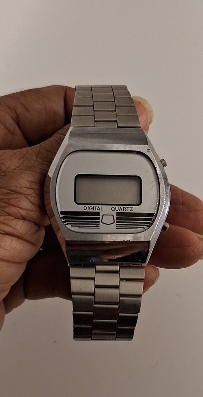 Vintage Digital Quartz LCD Watch Chrome Silver Tone Retro 80s Steel Band